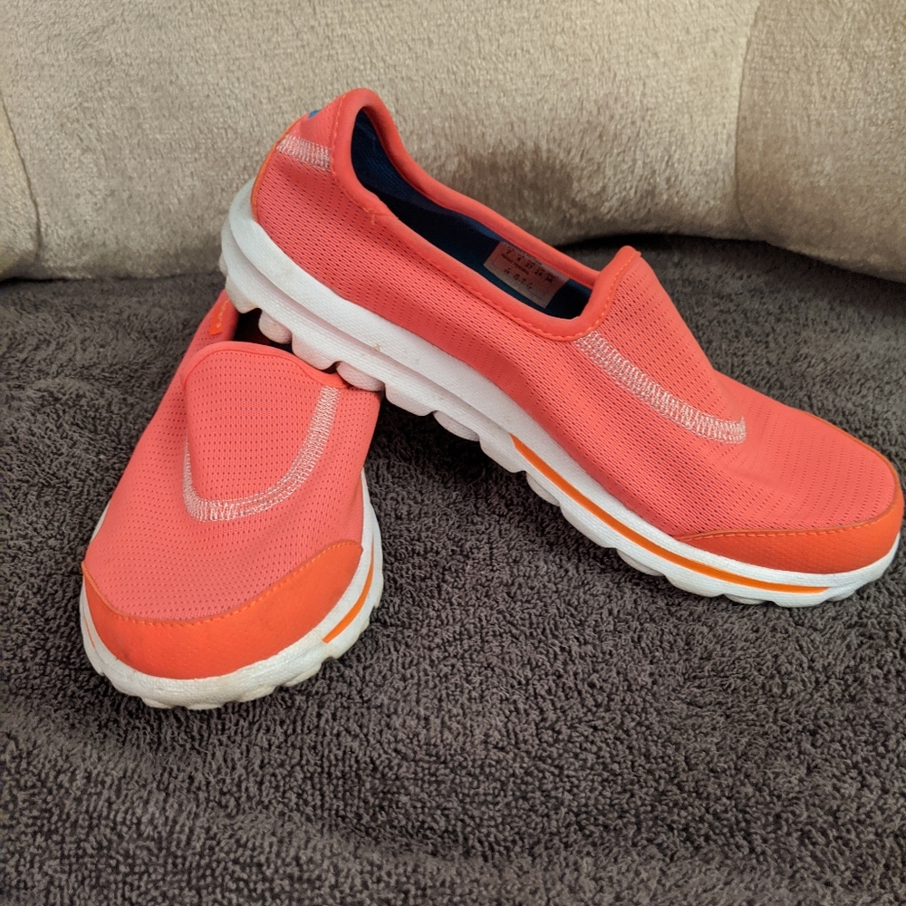 Sketchers go walk